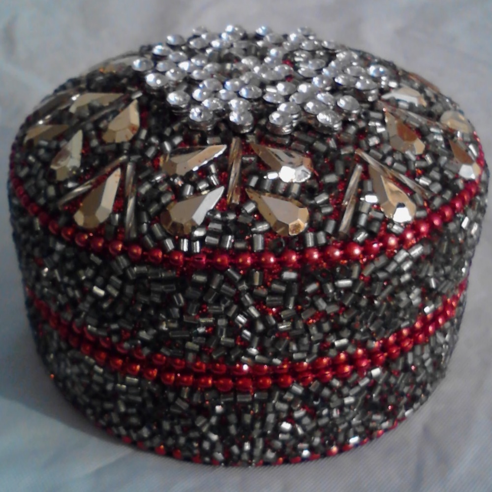 NWOT 2 Embellished Round Christmas Trinket Boxes - Picture 2 of 8